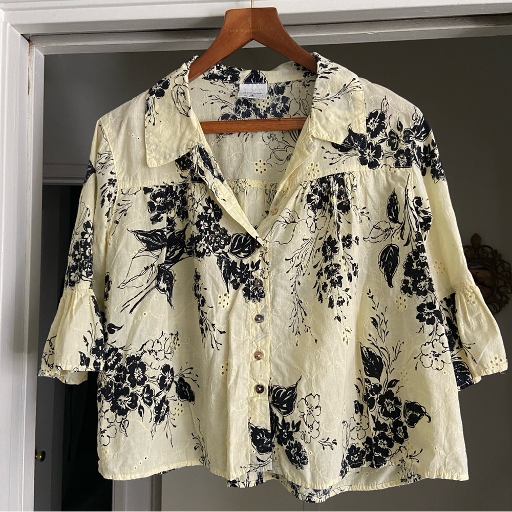 EUC Vintage Eyelet Blouse